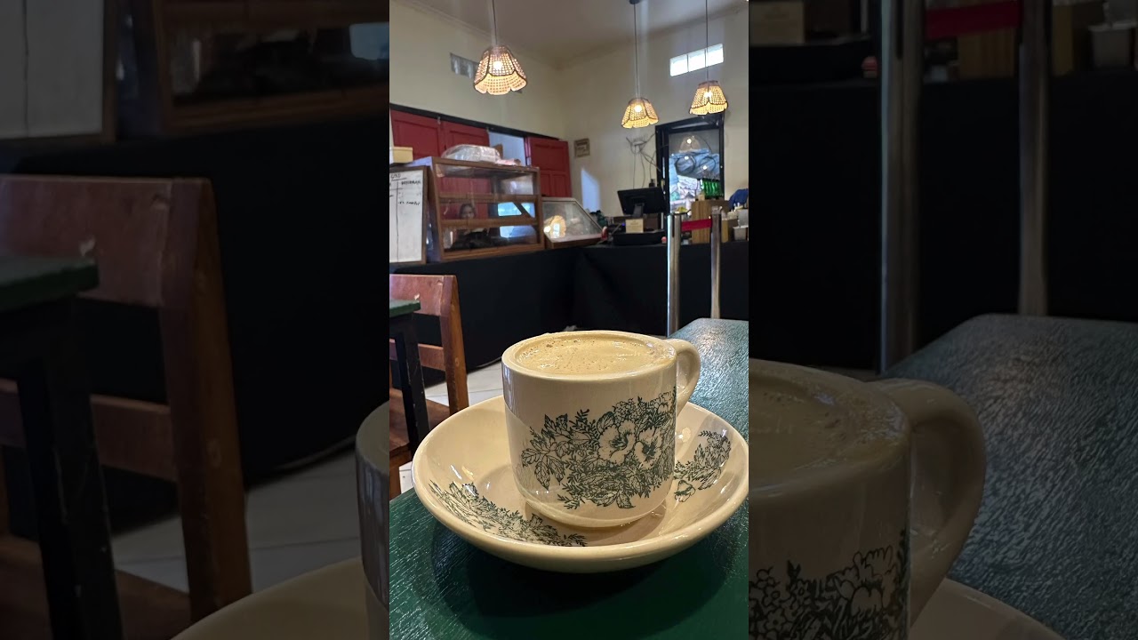 Ngopi santai bernuansa vintage di Gula Padi Garut. Estetik, adem & ramah di kantong!
